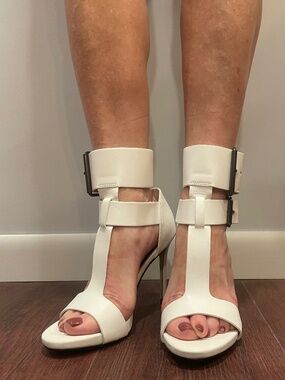 NNB AMINAH White Ankle Cuff High Heels